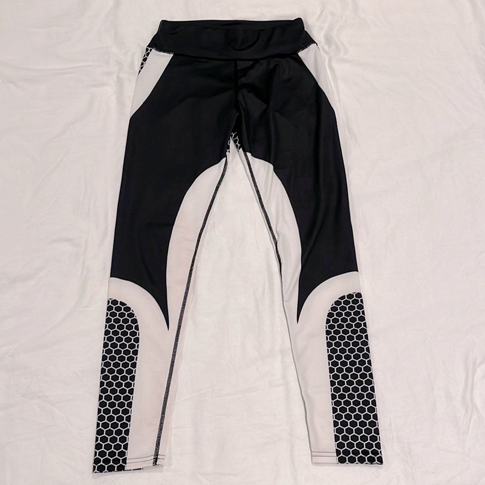Women's Black&White Printed Leggings Size Medium